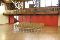 Mobile Trennwand geoeffnet